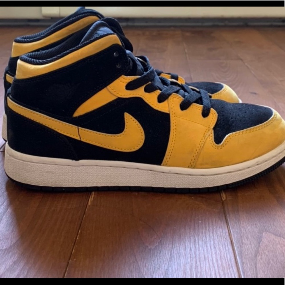 Jordan 1s - Picture 3 of 3